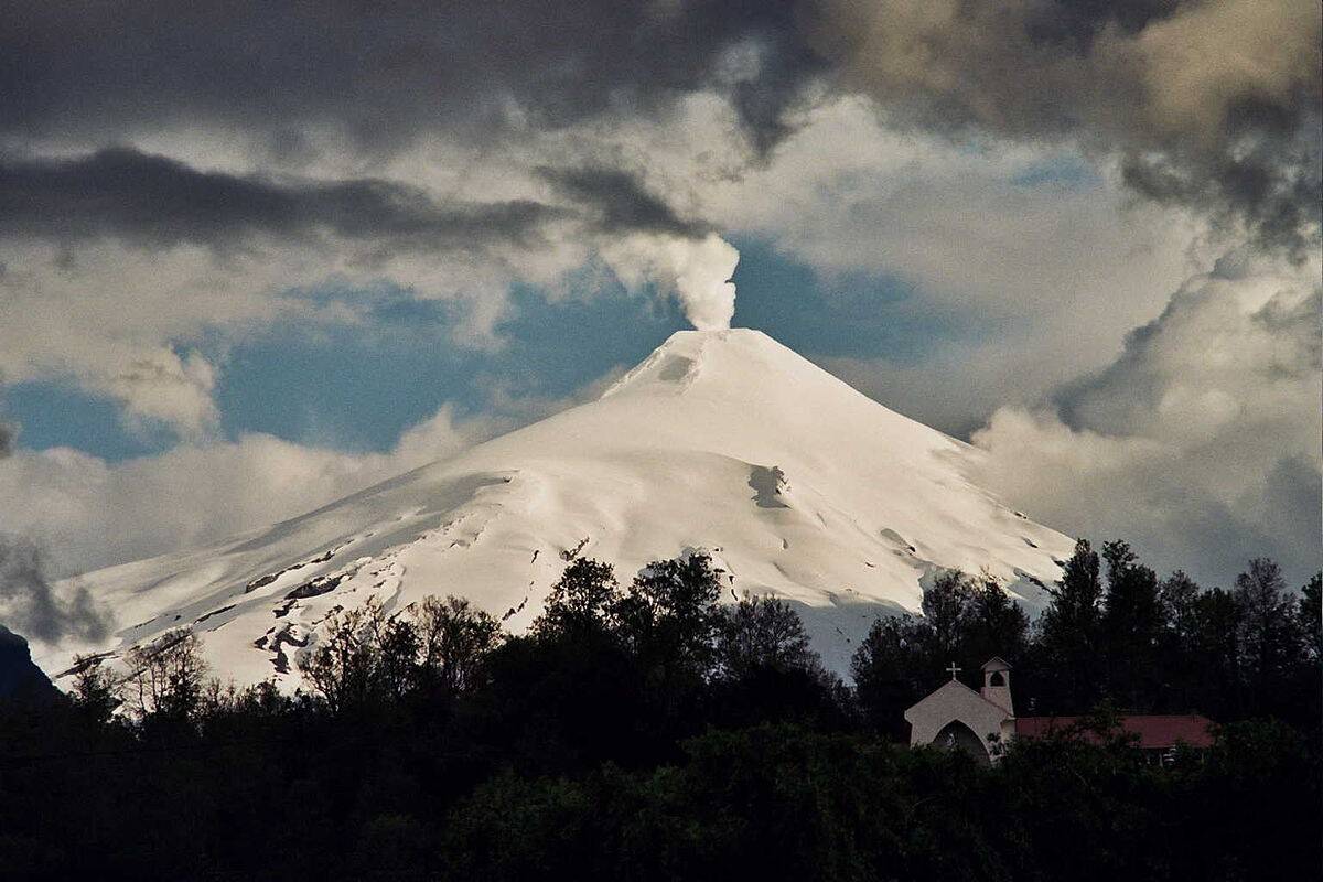 1200px-Villarrica.jpg