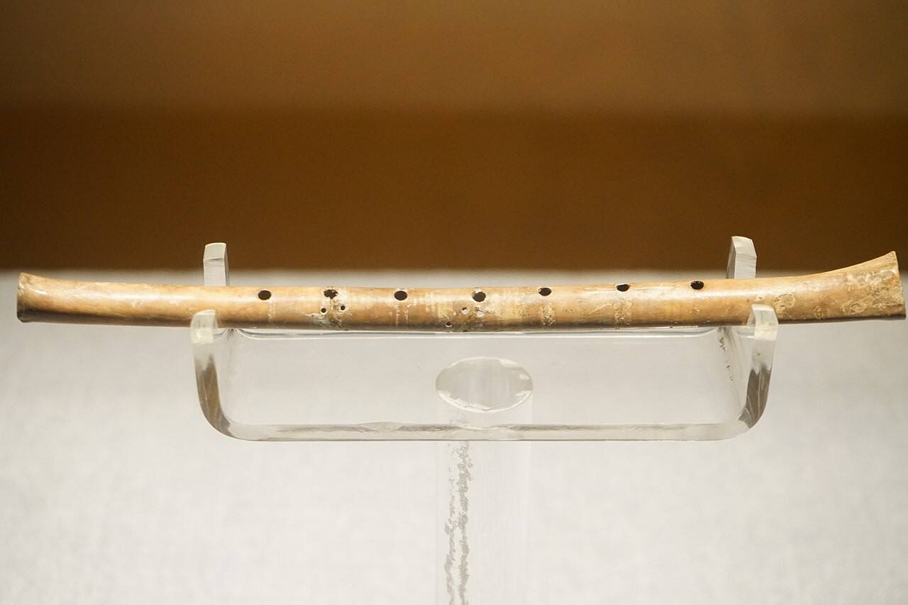 1280px-Bone_Flute.jpg