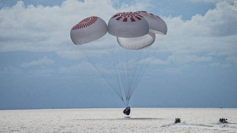 210918194323-15-spacex-inspiration4-splashdown-exlarge-169.jpg