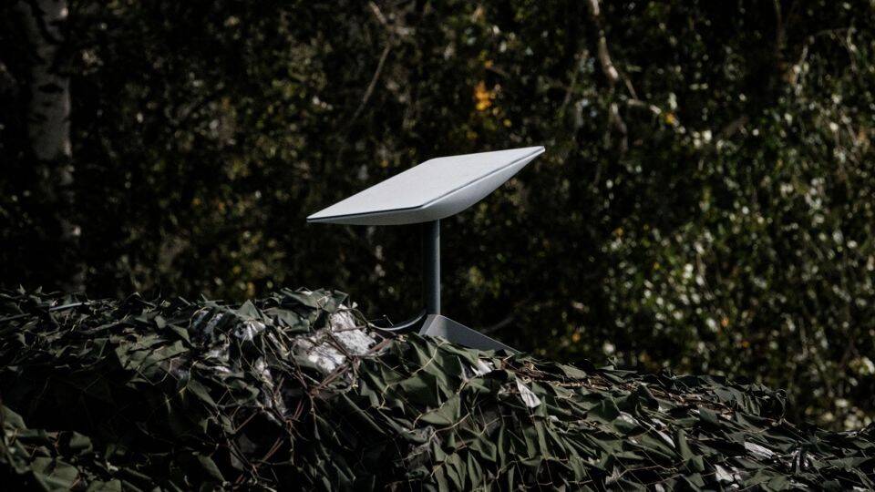 221012132725-starlink-antenna-ukraine.jpg