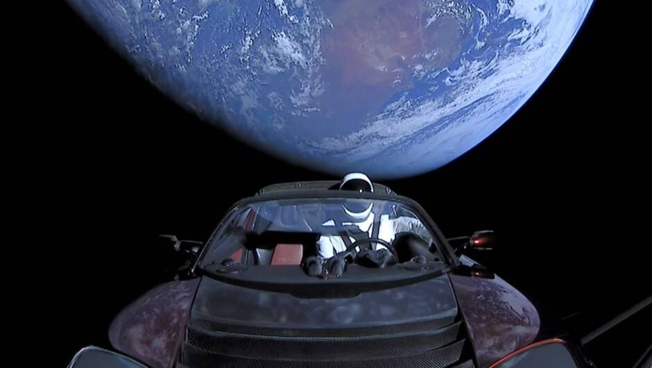 230203122332-spacex-elon-musk-tesla-roadster-five-years.jpg