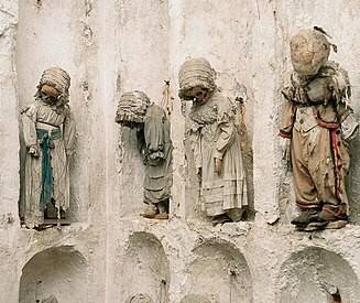 327px-Nicho_de_los_niños_de_Palermo-2.jpg