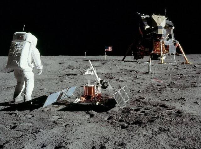 Aldrin_with_experiment-e1526984278273-640x474.jpg