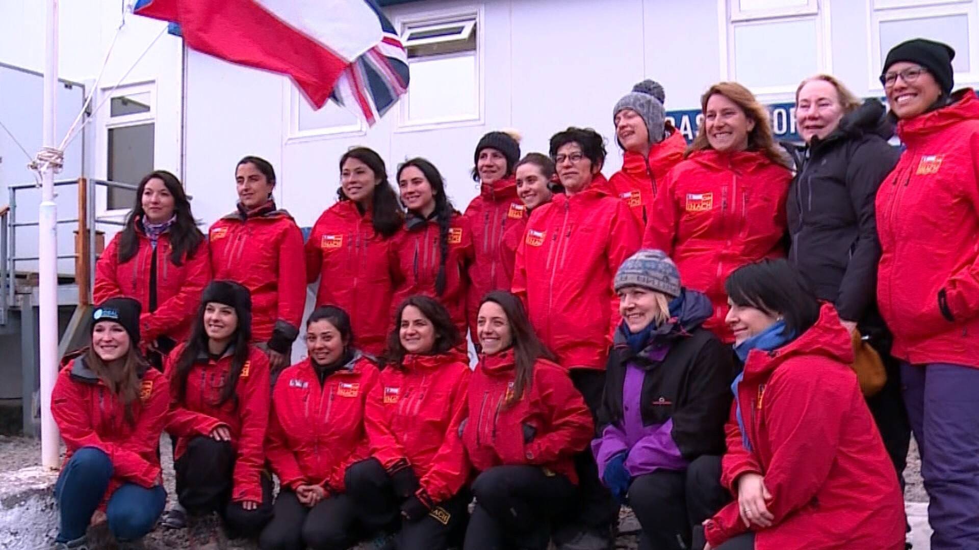 ANTARTICA-MUJERES.Copy_.jpg