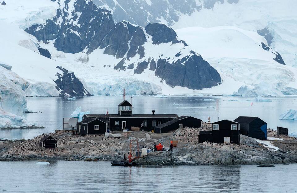 dia-de-la-antartica-chilena-territorio-austral-con-exploracion-e-investigacion-de-alcance-global.jpg