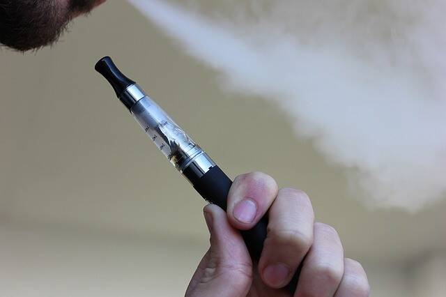 e-cigarette-g13d499b51_640.jpg