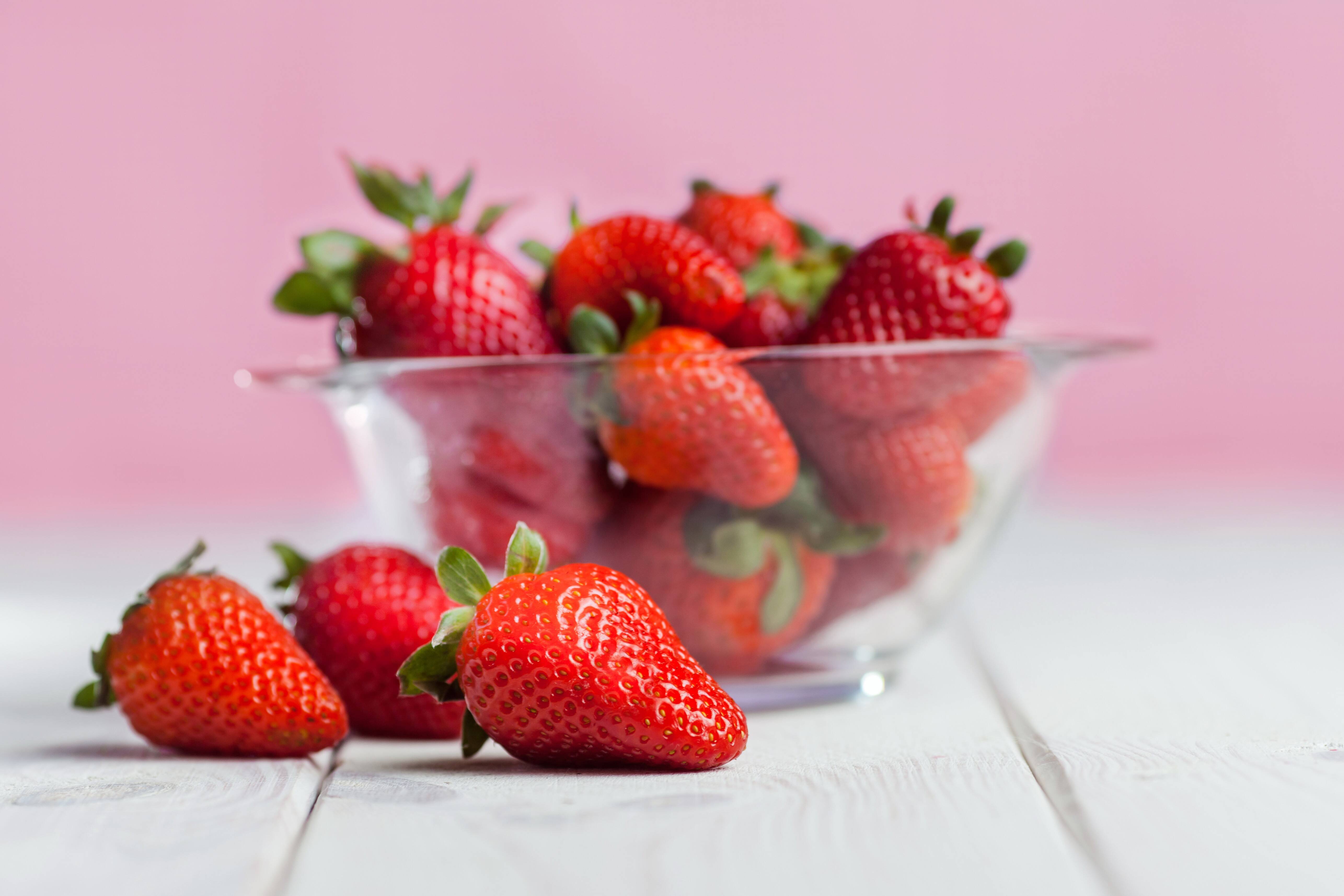 fresh-ripe-strawberry-in-glass-bowl-on-wood.jpg