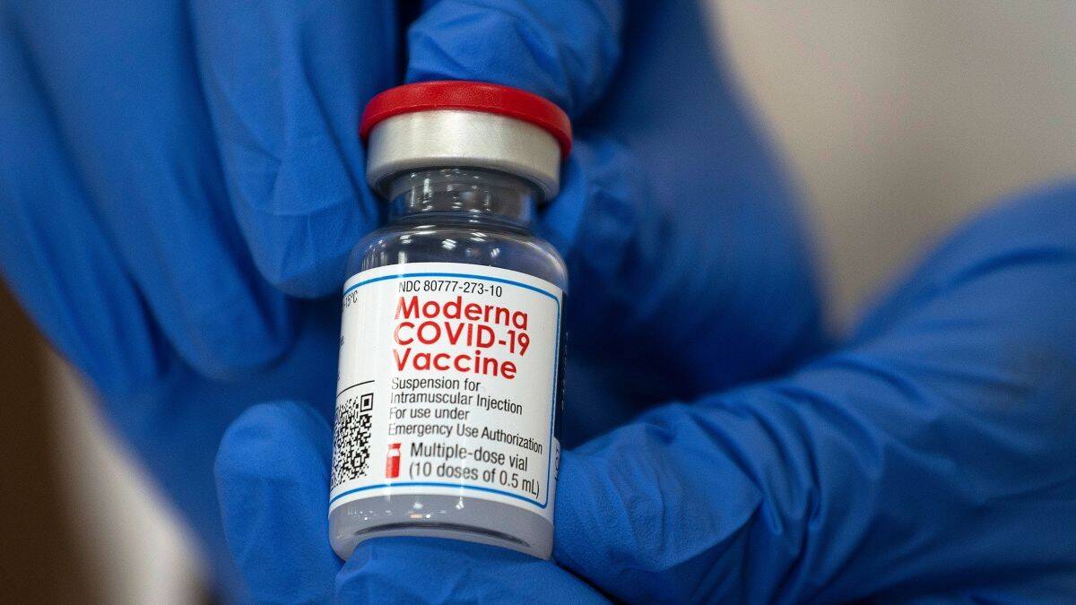 https___cdn.cnn_.com_cnnnext_dam_assets_210106075000-01-moderna-covid-vaccine-new-york-1221.jpg