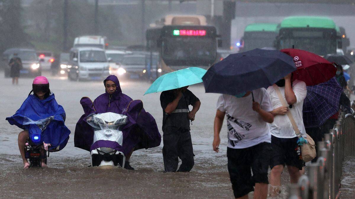 https___cdn.cnn_.com_cnnnext_dam_assets_210720212923-01-henan-flooding-0720.jpg