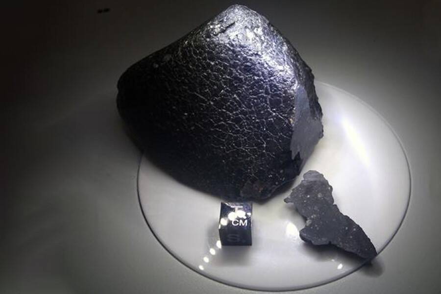 MIT_Meteorite-magnets-01_0.jpg