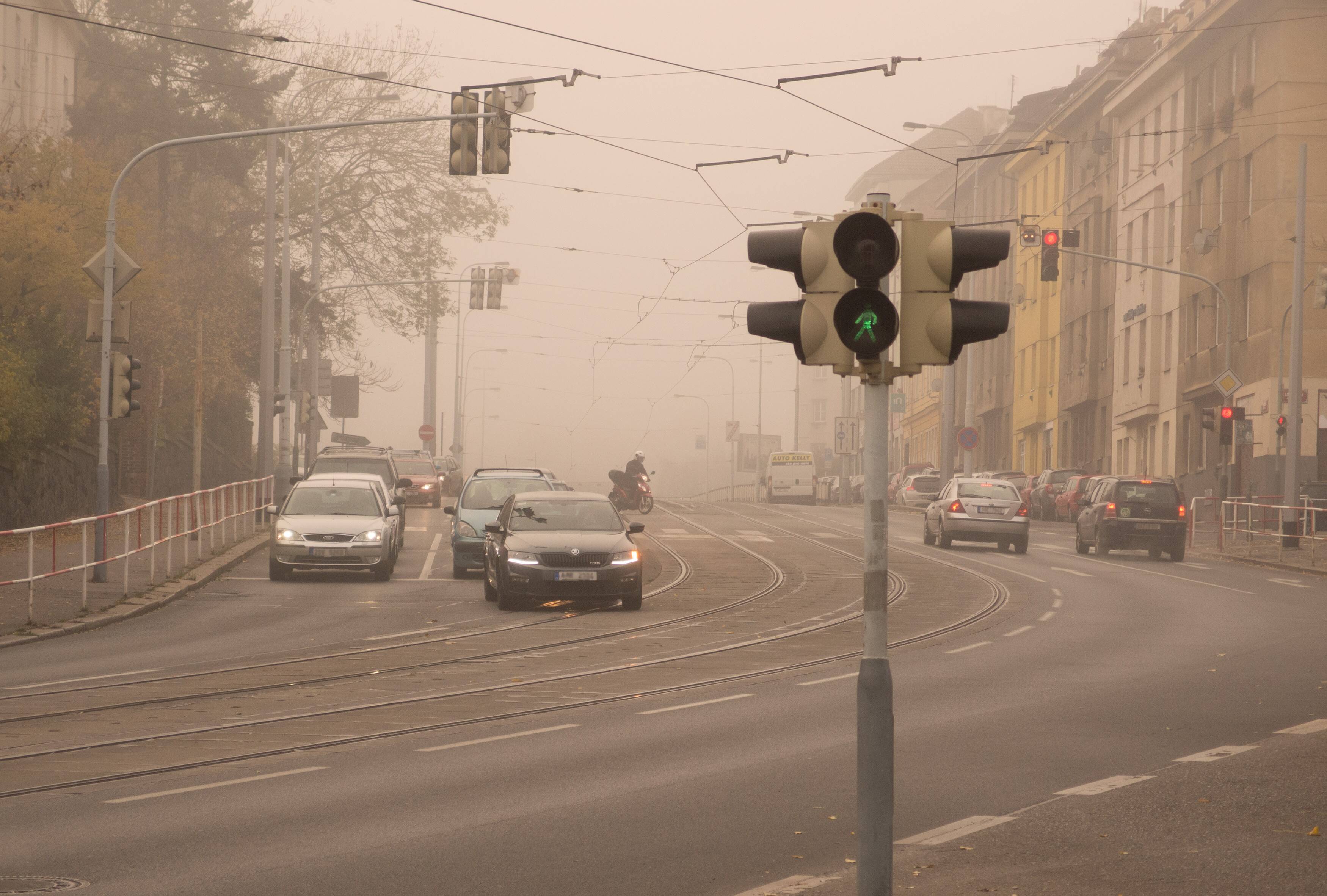 Urban_Smog_Caused_By_Cars_1.jpg