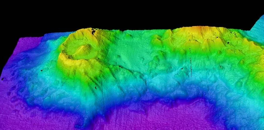 Modelo batimétrico tridimensional del fondo marino con relieve de montes submarinos, coloreado por profundidad de violeta a amarillo.