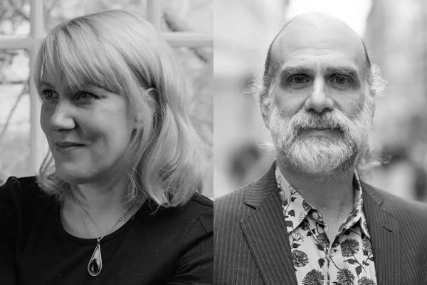 Retratos en blanco y negro de una mujer rubia con collar y un hombre mayor con barba canosa y traje a rayas.