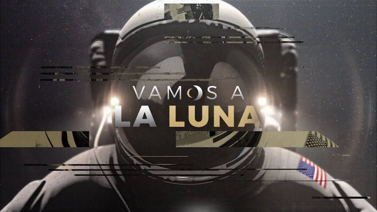 Gráfica del especial 'Vamos a la Luna' con un astronauta en traje espacial con bandera estadounidense y texto superpuesto.