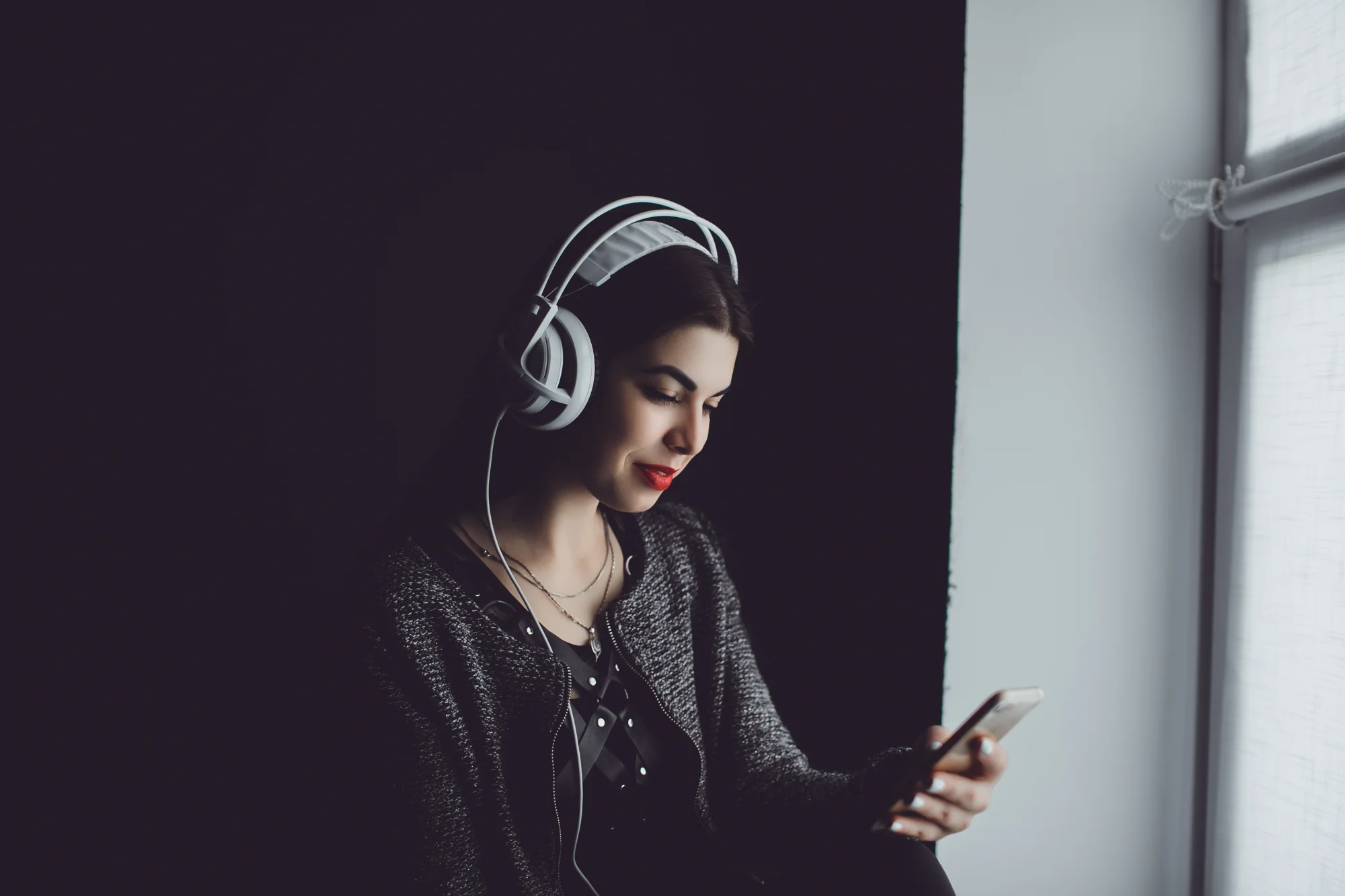 Universidad Autónoma y CENIA lanzan podcast sobre el impacto de la inteligencia artificial en la vida cotidiana