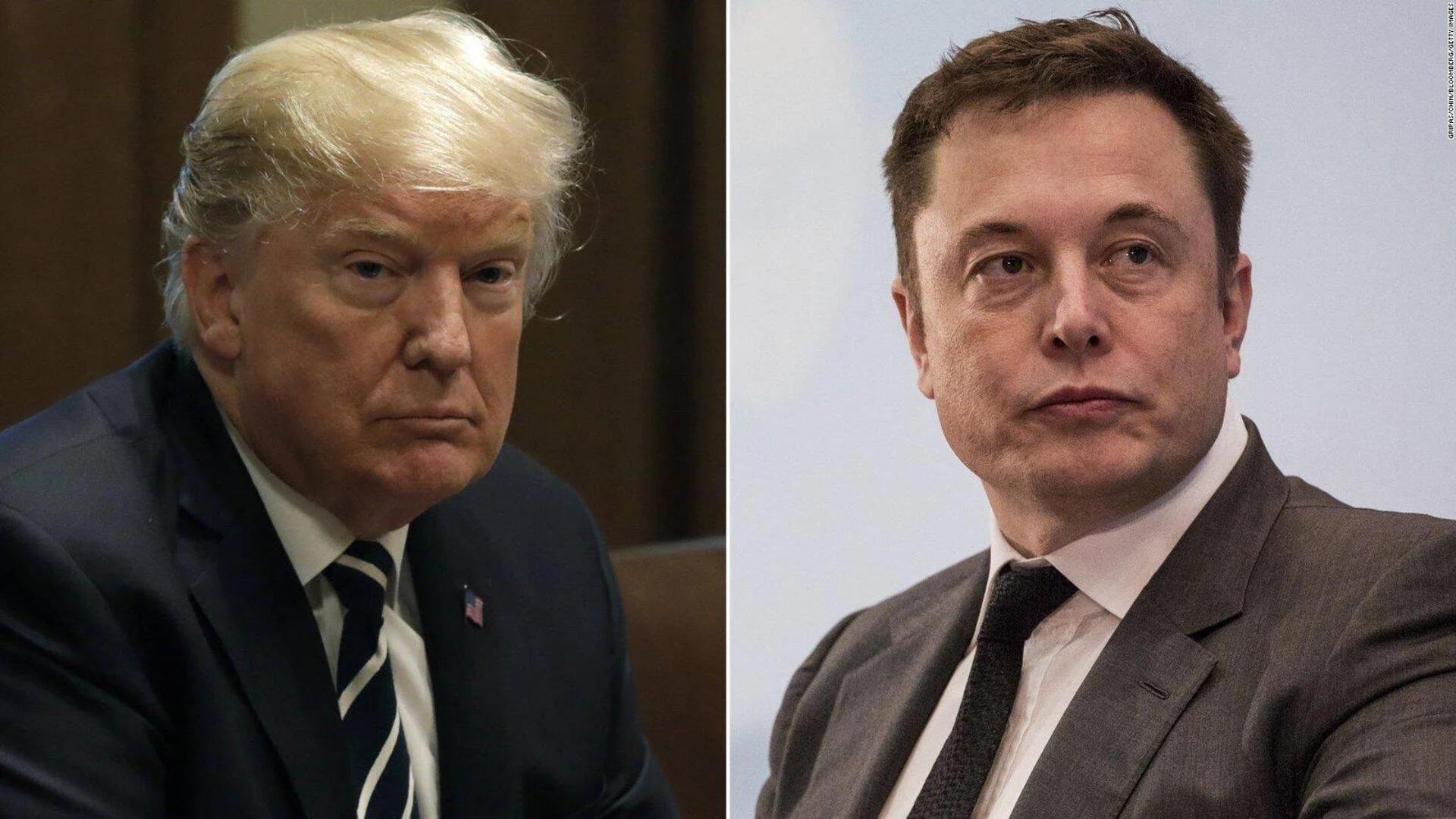 Foto compuesta de Donald Trump con expresión seria en traje oscuro y Elon Musk con traje gris mirando al frente.