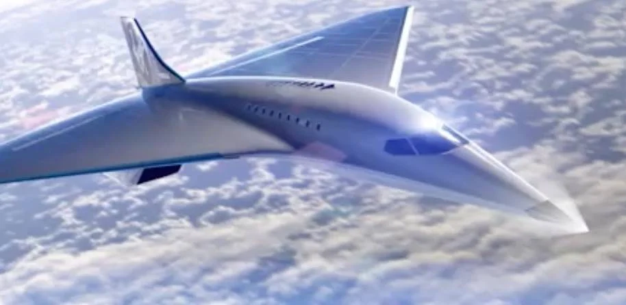 Renderizado de un avión supersónico de diseño futurista volando por encima de un manto de nubes.