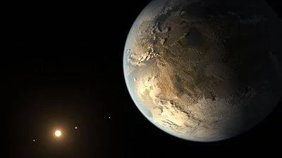 Representación artística de un exoplaneta rocoso con atmósfera, orbitando una estrella distante en el espacio.