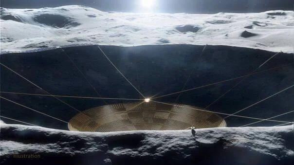 Ilustración conceptual de un gran radiotelescopio de malla instalado dentro de un cráter en la superficie de la Luna.