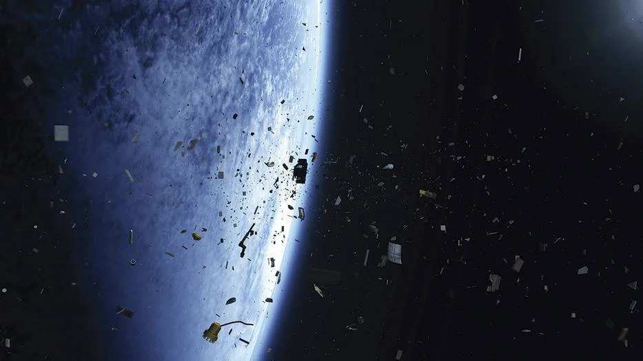Representación artística de numerosos fragmentos de basura espacial flotando en órbita alrededor de la Tierra.