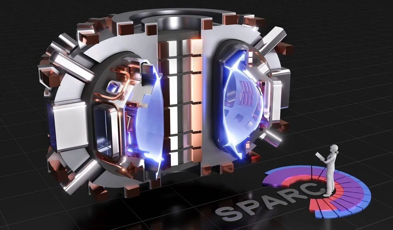 Representación artística en 3D del reactor de fusión SPARC, un tokamak compacto con plasma luminoso azul en su interior y una figura humana a escala.