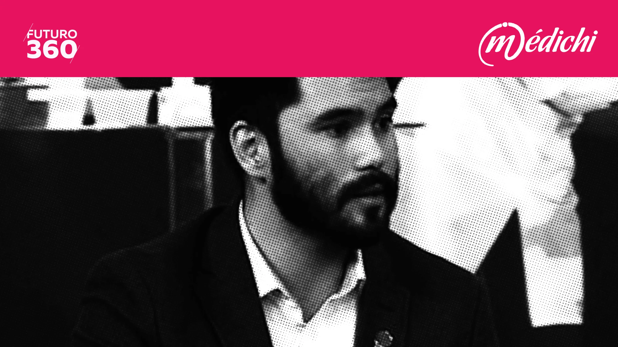 Hombre joven con barba y saco oscuro mira hacia un lado, en imagen de estilo blanco y negro con logos de Futuro 360 y Médichi.