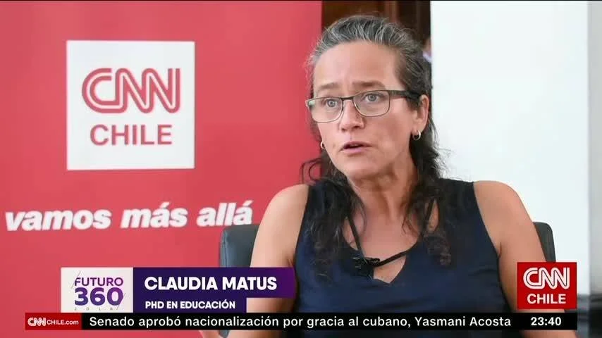 Claudia Matus, PhD en Educación, habla en entrevista del programa Futuro 360 de CNN Chile.