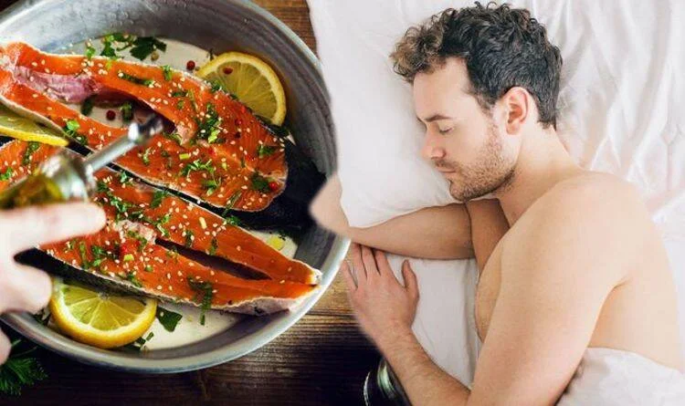 Filetes de salmón con limón en una sartén junto a un hombre durmiendo plácidamente, ilustrando la relación entre alimentación y sueño.