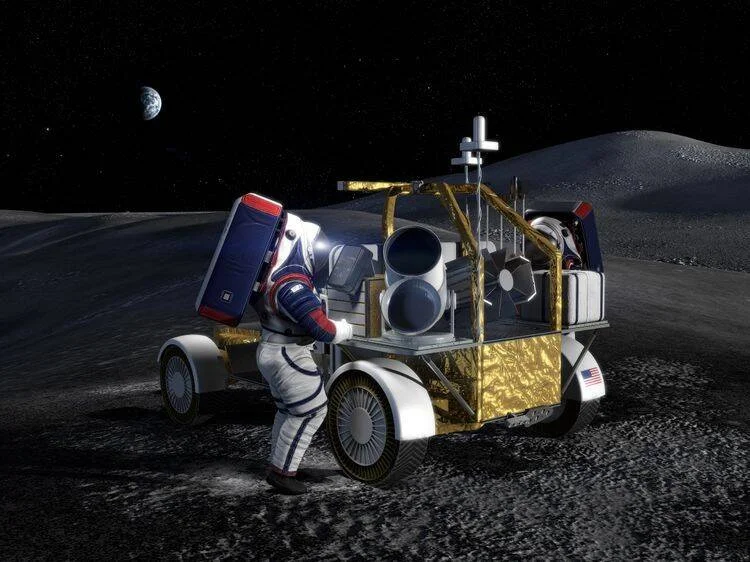 Ilustración de un astronauta con traje espacial junto a un rover lunar sobre la superficie de la Luna, con la Tierra visible en el cielo negro.