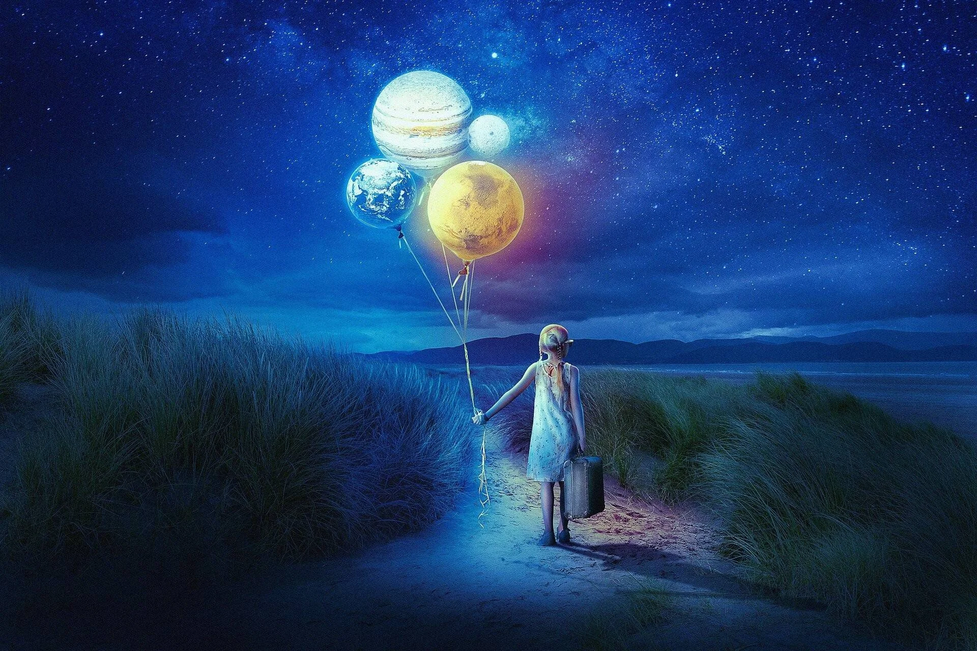 Ilustración fantástica de una niña con maleta sosteniendo globos con forma de planetas del sistema solar bajo un cielo nocturno estrellado.