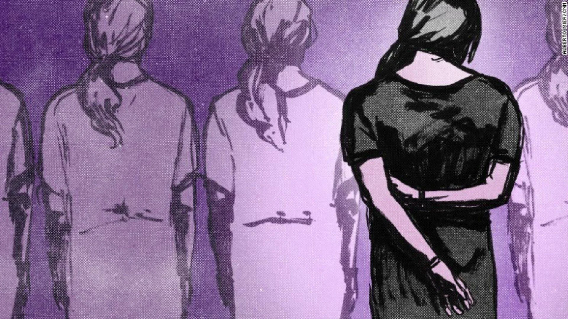 Ilustración de varias mujeres de espaldas con la cabeza inclinada sobre un fondo violeta, evocando vulnerabilidad o sometimiento.