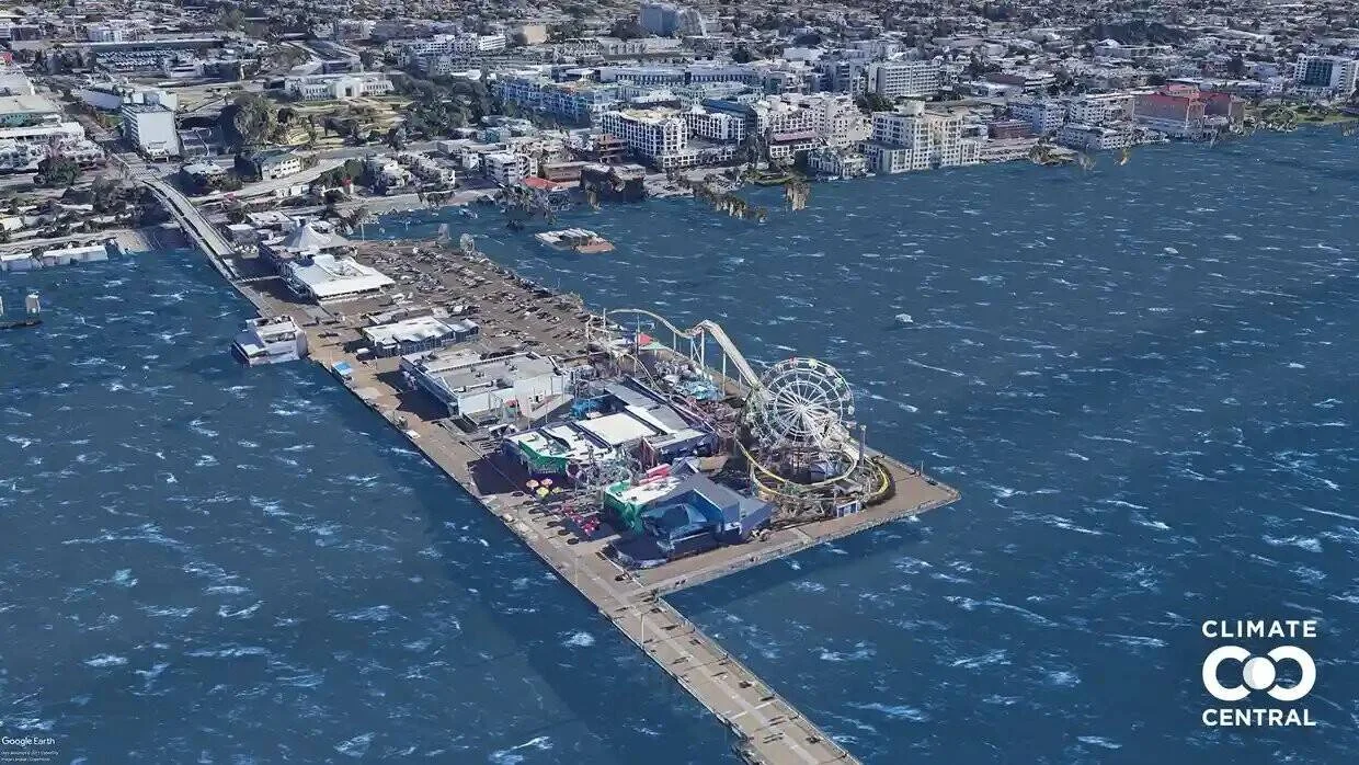 Proyección de Climate Central muestra un muelle con parque de atracciones rodeado de agua por el aumento del nivel del mar.